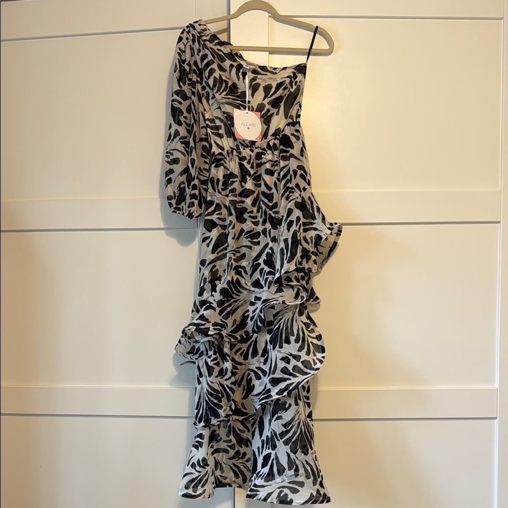 ✨BNWT!✨ Alexis for Target Black and White Asymmetrical One Shoulder Sundress